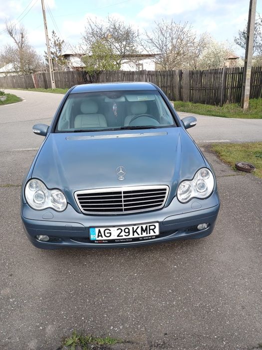 Vând Mercedes C200