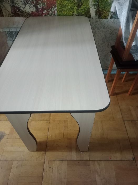 Продам стол кухонный