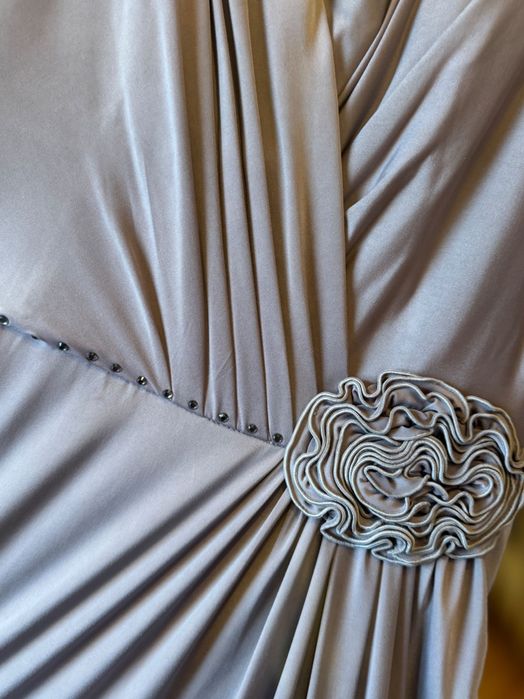 Vând rochie lungă de ocazie (roz prăfuit)