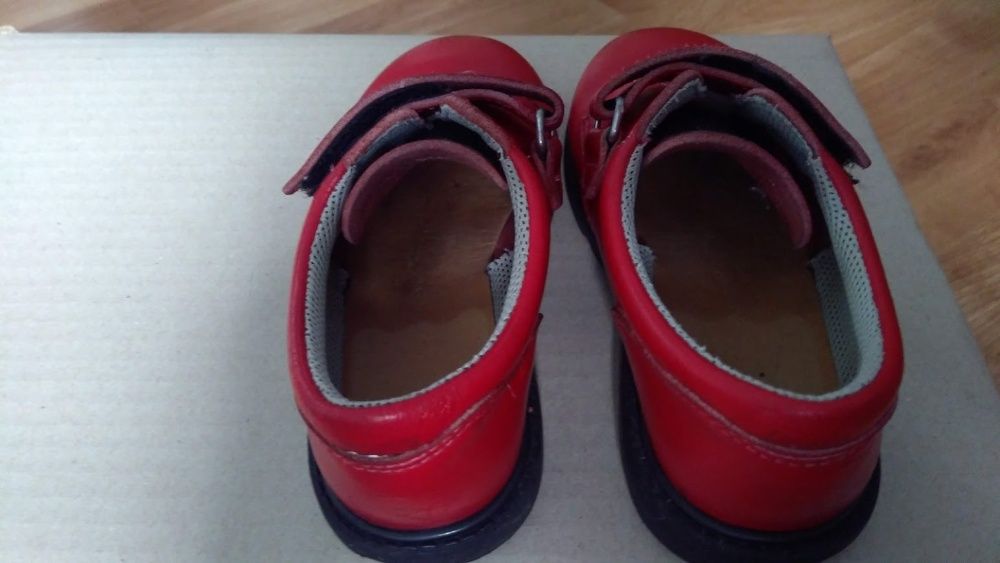 Pantofi din piele naturala, rosii, nr. 27, UTILIZATI