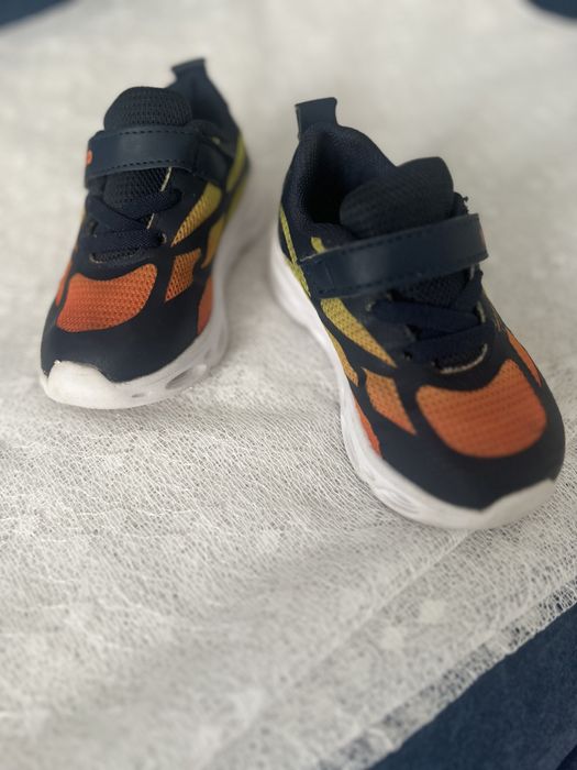 Продается детская обувь одного размера 22,всего 4 пары