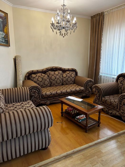 Срочно! Продается кресла с журнкльным столом, стенка, шторв, ковер.