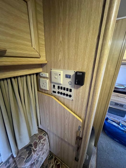 Rulotă Elddis Select 350/2 – 1998 – COMPLET ECHIPATĂ – GATA DE CONCEDIU