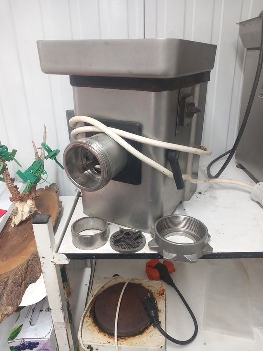Mașini de tocat carne profesionale trifazate și monofazte