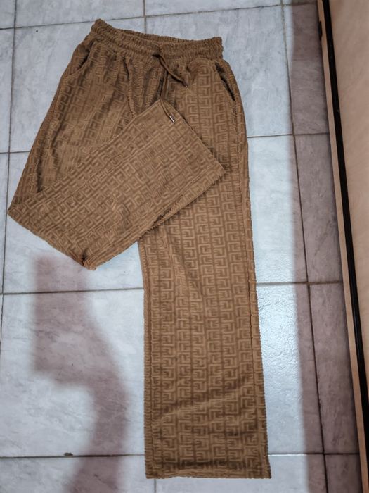 Trening  cu pantaloni evazati