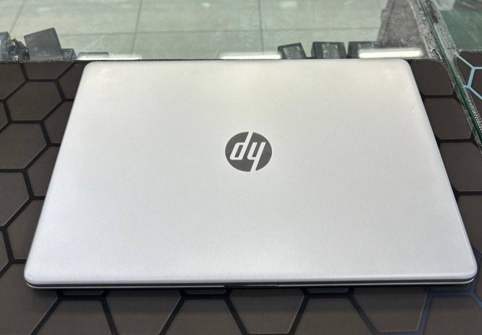 HP Core i5-1135G7 8GB 256SSD FHD kafolat 30 kun