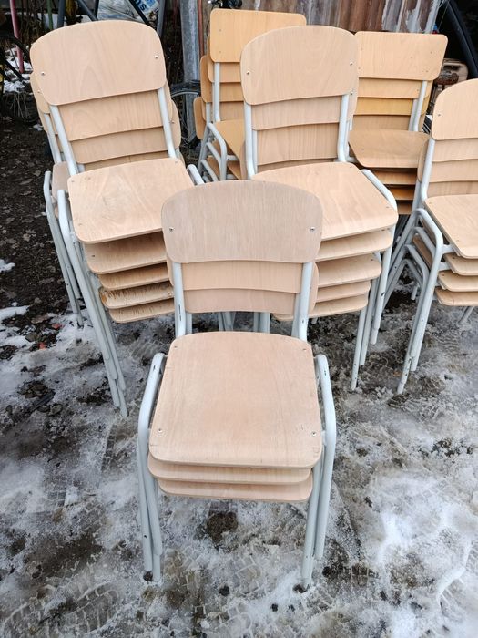 Vand scaune  la super pret