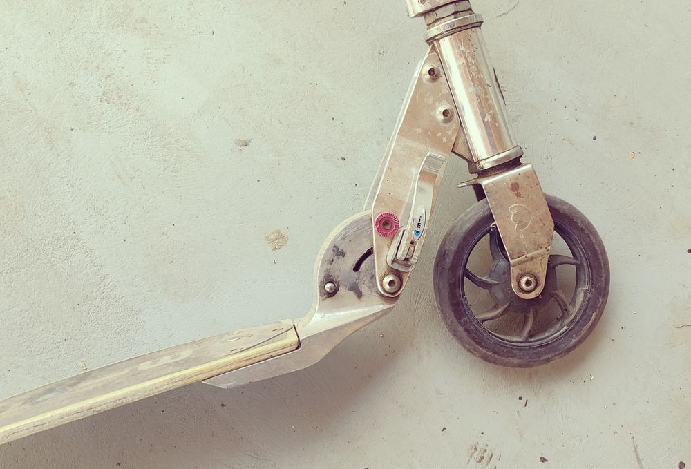 Trotineta ajustabila pliabilă