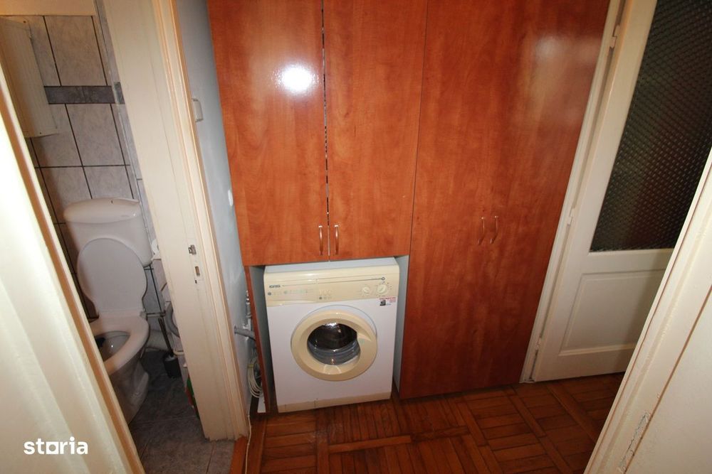 Vând apartament 2 camere în Hunedoara, zona Micro2-OMW, etaj 1...