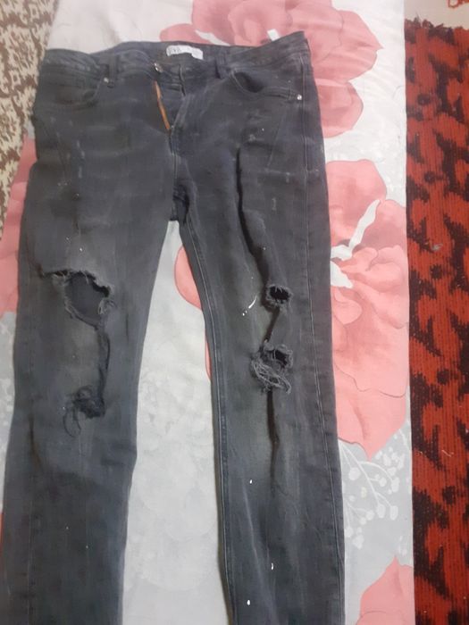 Vând blugi de la Zara