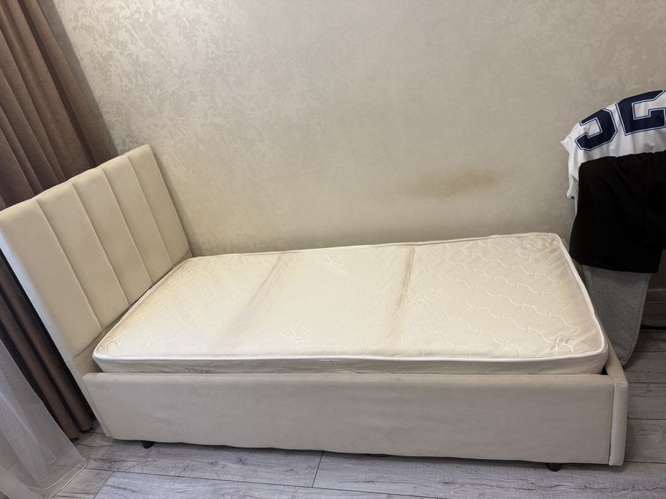 Продам кровать 90-200
