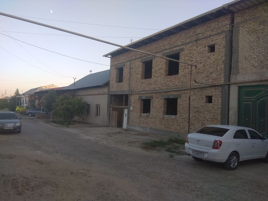 Галаосиё шаҳрида қурилиши тугалланмаган 2 этажли ҳовли тез ва арзон