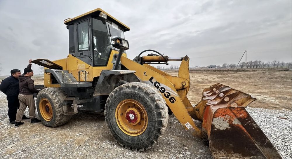 Погрузчик 2 куб