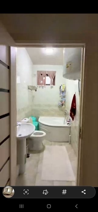 Yangi qurilgan zamonaviy kotej