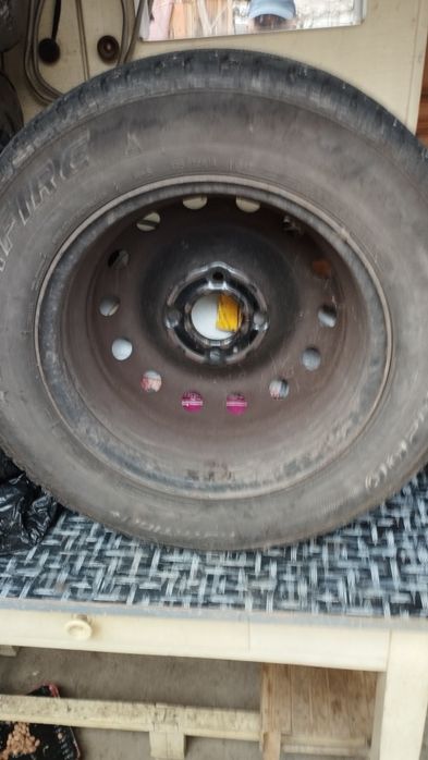 Гуми с джанти 175/14/65.централен отвор 65.1.Трявна