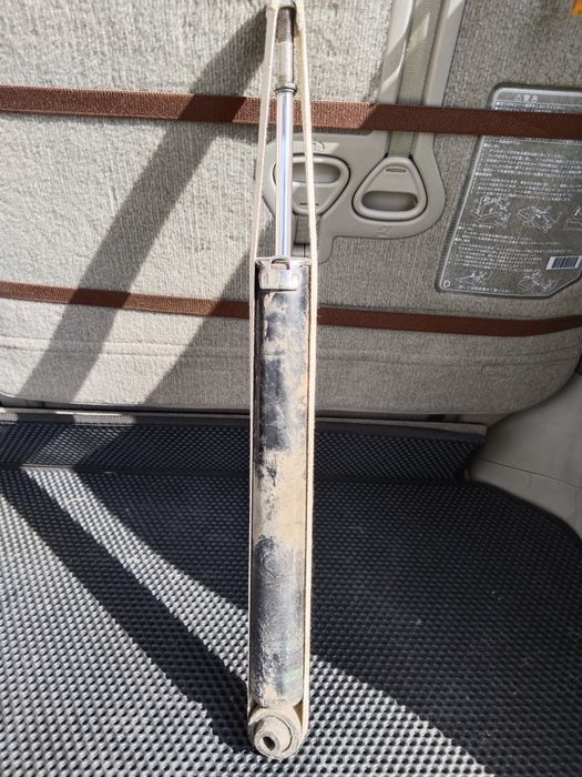 Амортизатор задний Тойота естима 3 поколения