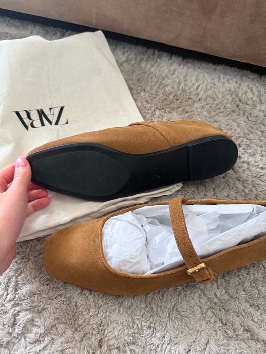 Обувки тип балеринки Zara велурени