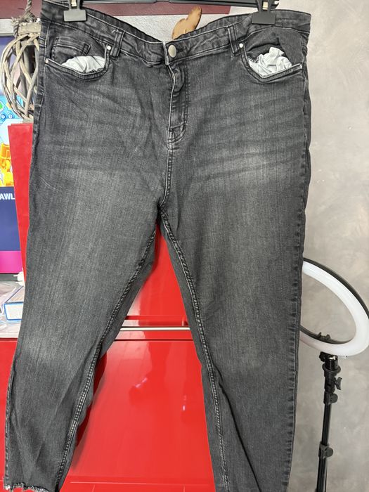 Vand blugi marime mare 30 lei