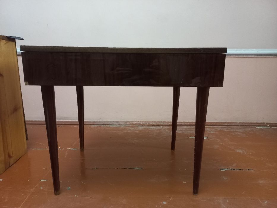 Стол журнальный для гостинной