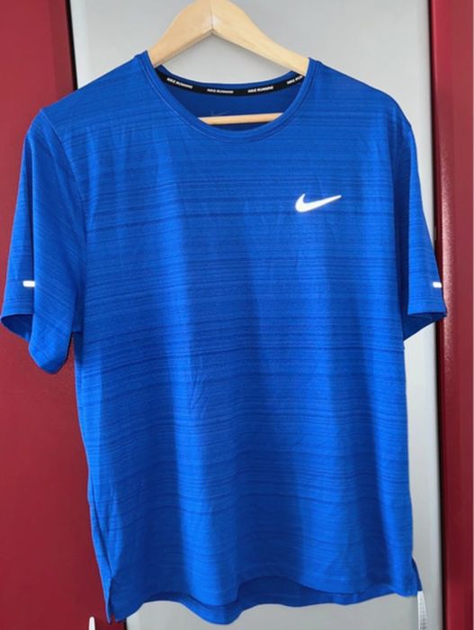 60 Tricou Nike Running