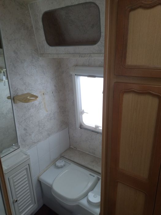 Каравана 4 местна възможен бартер за по малка каравана