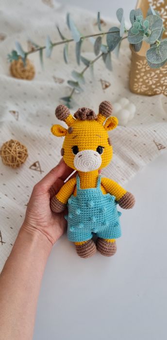 Игрушка вязаная - жираф