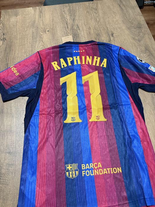 Tricou Raphinia