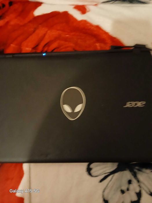 Vand sau schimb 3 laptopuri