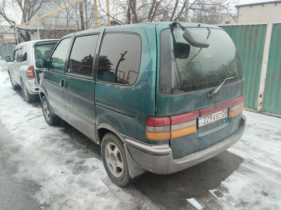 Ниссан Серена с23