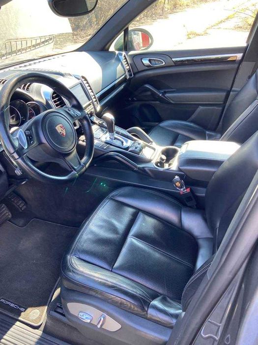 Porsche cayenne 2012