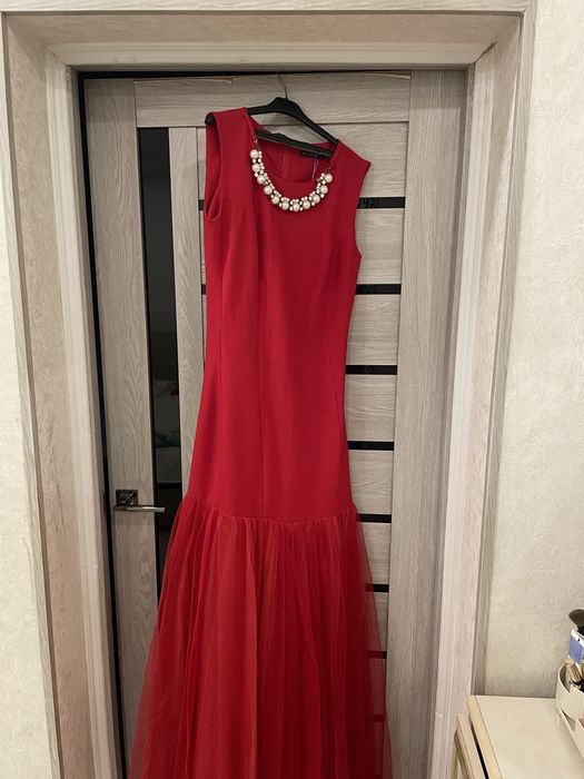 Продам красное платье