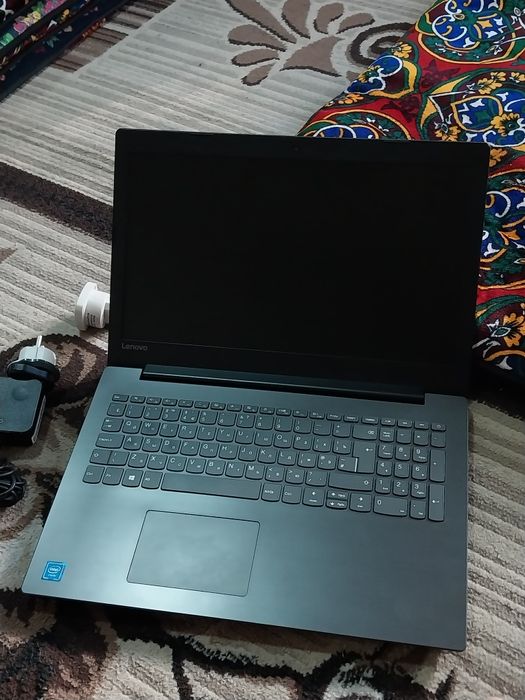 Lenovo notbuk sotiladi