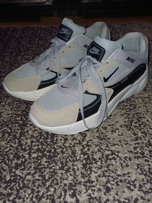 Adidasi Nike Pro