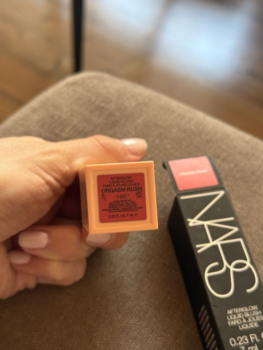 Blush lichid Nars