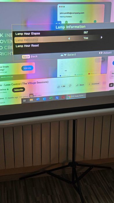 Проектор ACER XGA PJ + екран 85"