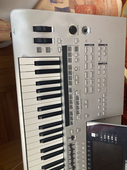 Orgă Yamaha Tyros 4