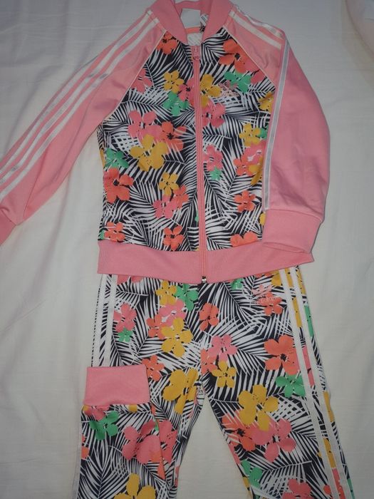 Adidas нов оригинален детски комплект