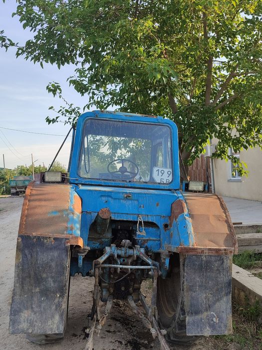 MTZ traktor sotiladi