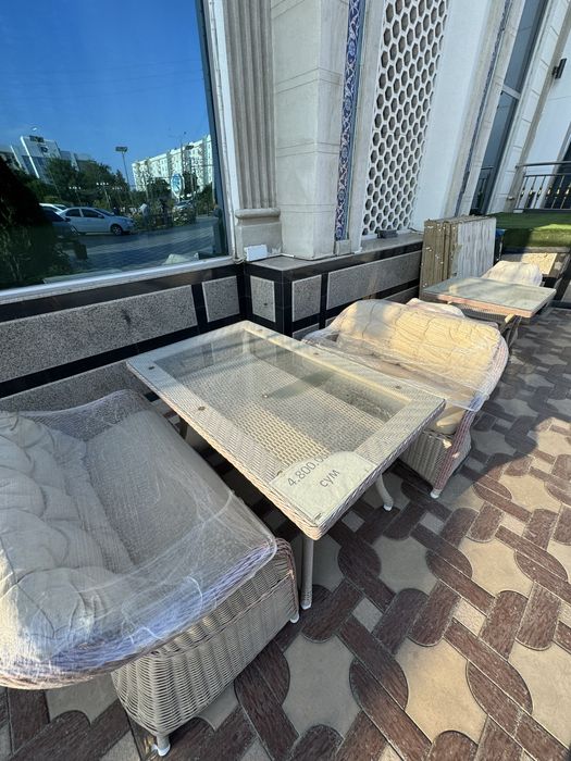 Stol stullar sotiladi