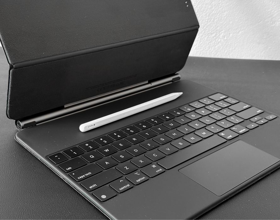 Tastatură / Husă Apple iPad Magic Keyboard pt iPad 12.9” + Stylus Apple Pencil 2 - stare f bună