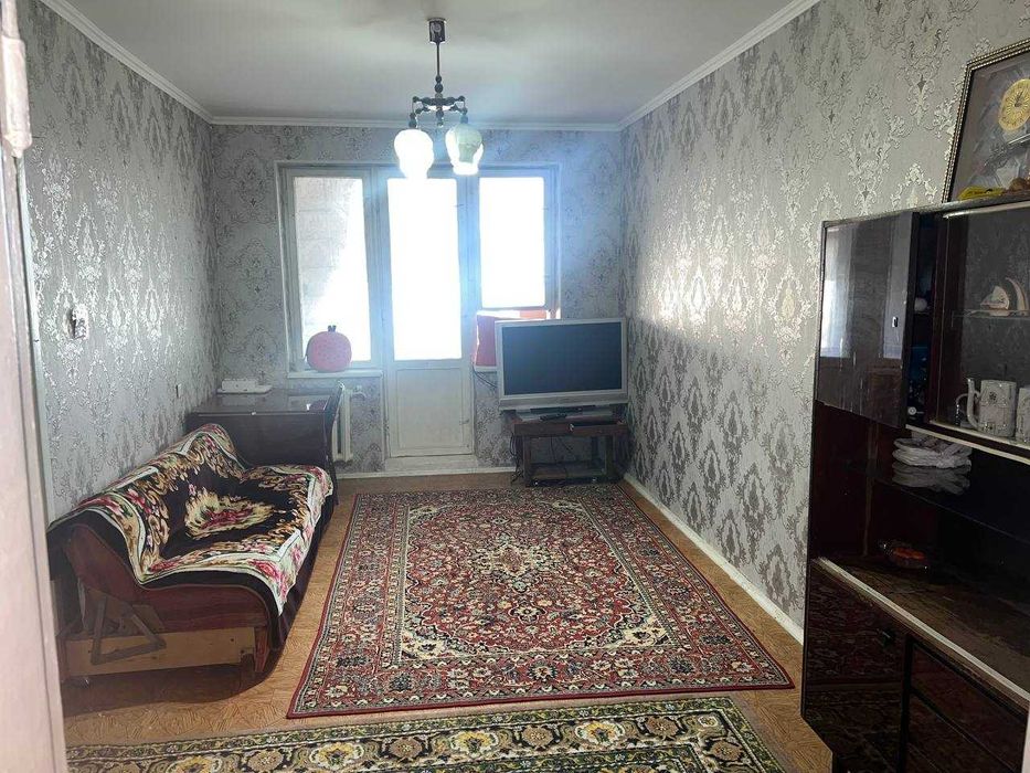 2 xonali kvartira sotiladi