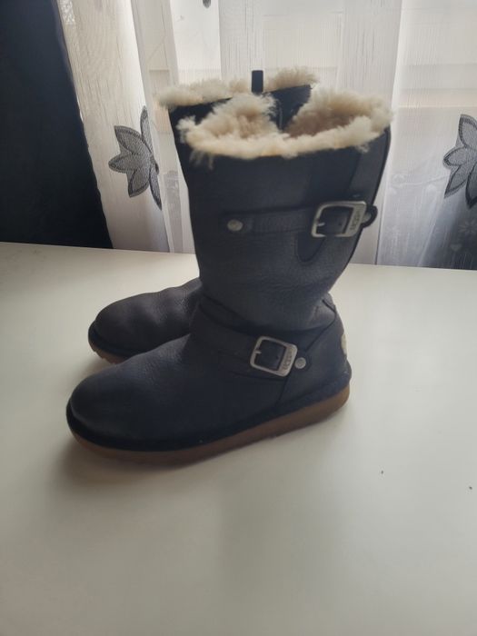 Cizme UGG model 1969, Marime 33