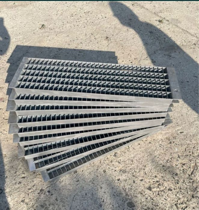 Vănd trepte metalice