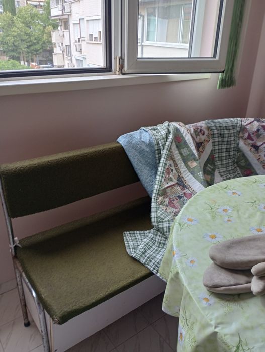 Продавам кухненски и холови мебели