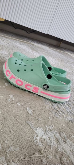 Продам красивые кроксы