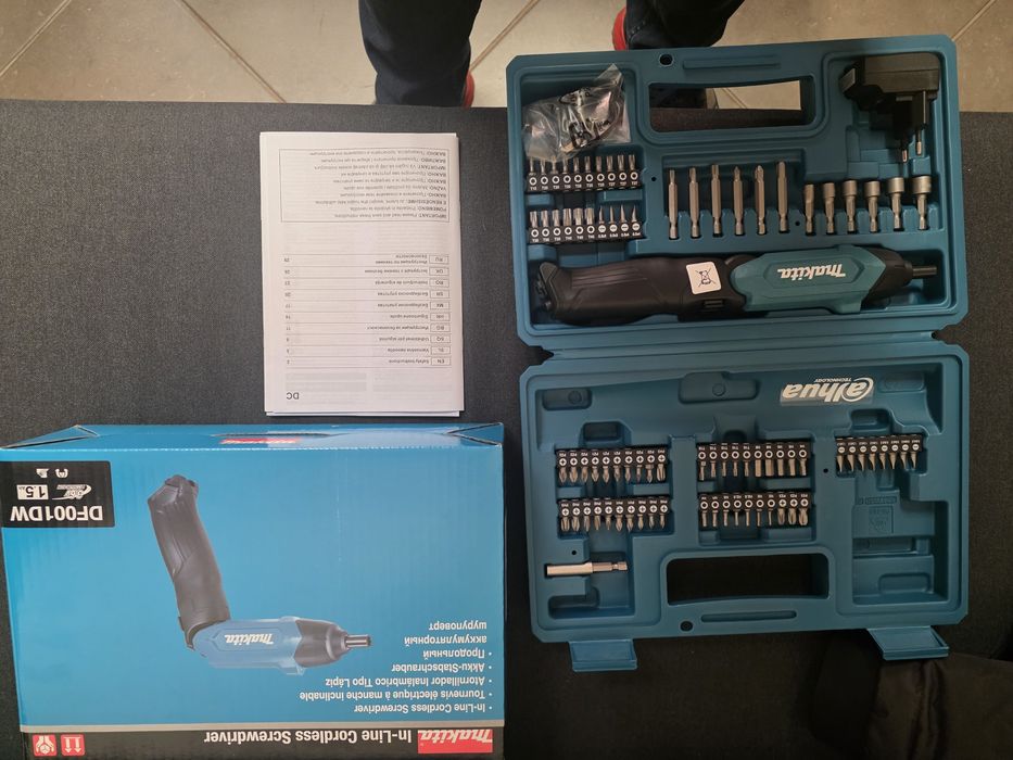 Продавам акумулаторна отвертка Makita DF001DW