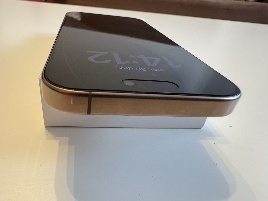 Ca nou iphone 16 pro cutie cablu