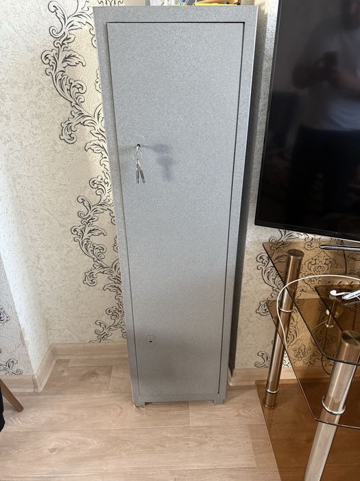 Продам сейф ………………