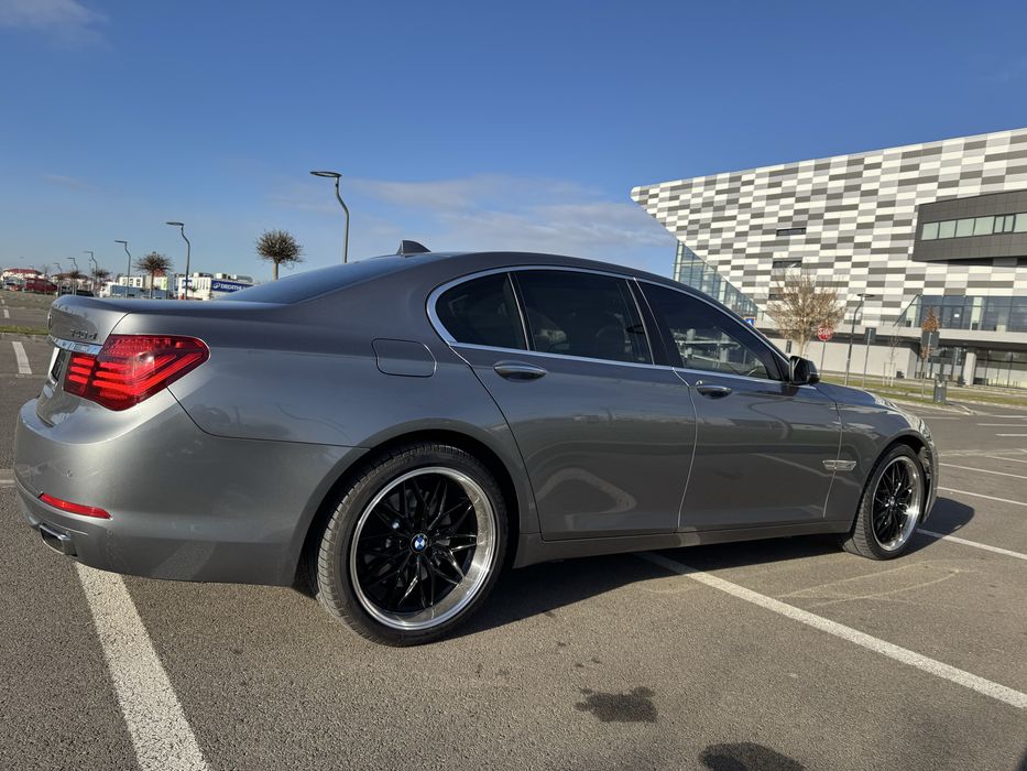 BMW 740 D  XDRIVE 2013