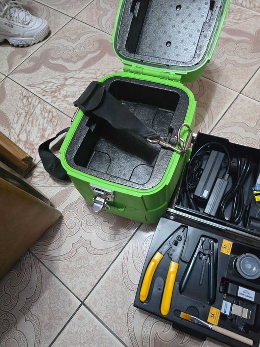 Aparat sudat fibra + tester Nou . Folosit odata pentru proba.